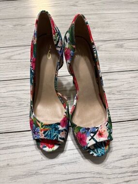 Mix No. 6 Floral Peep-Toe Pumps - White, Pink, Green, Blue size 9